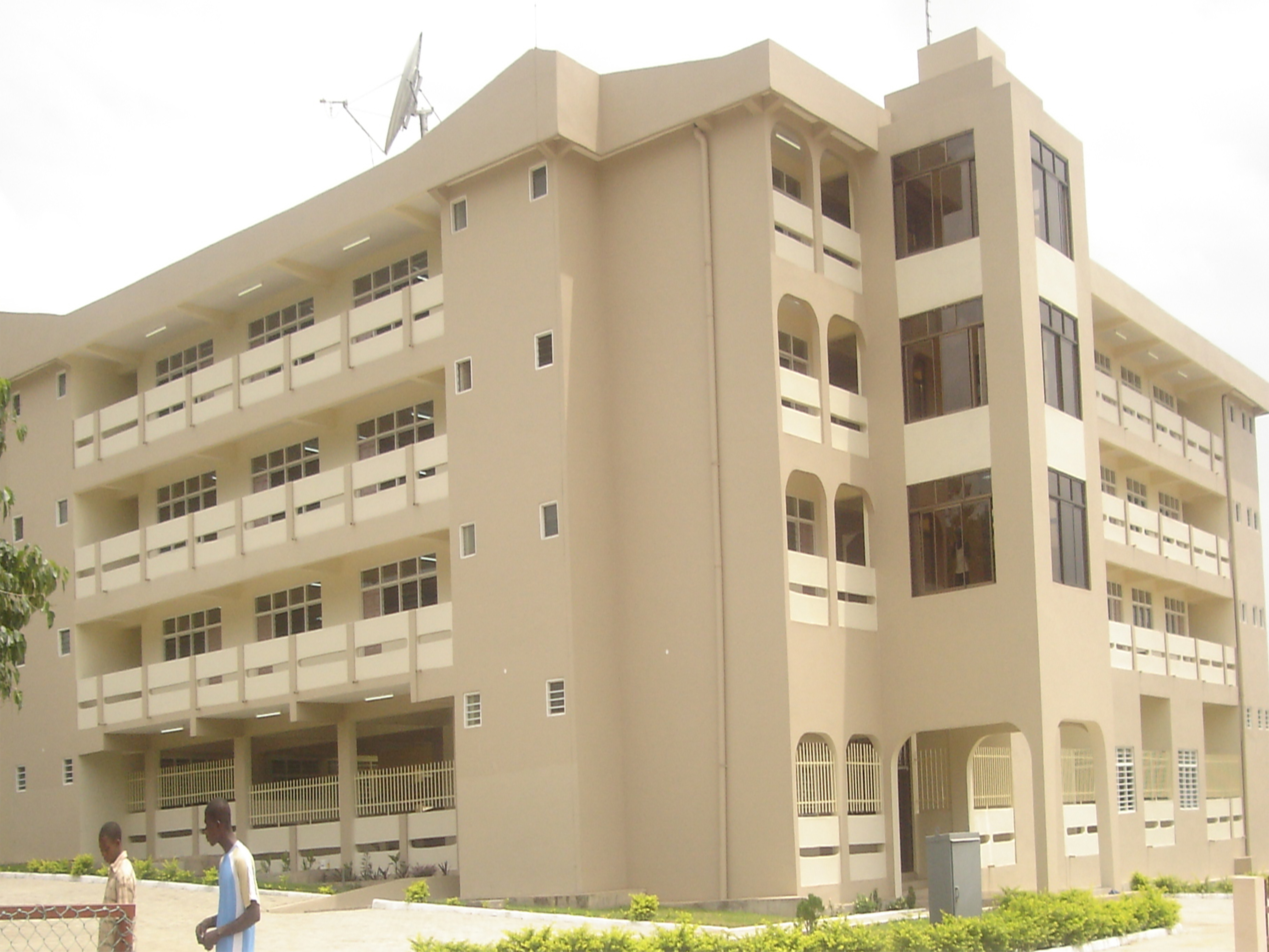 COMPLETED 4-STOREY CLASSROOM BLOCK AT HO TECHNICAL UNIVERSITY hki(1)